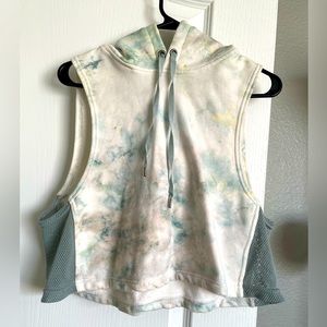 Women’s Short Sleeveless Sweater